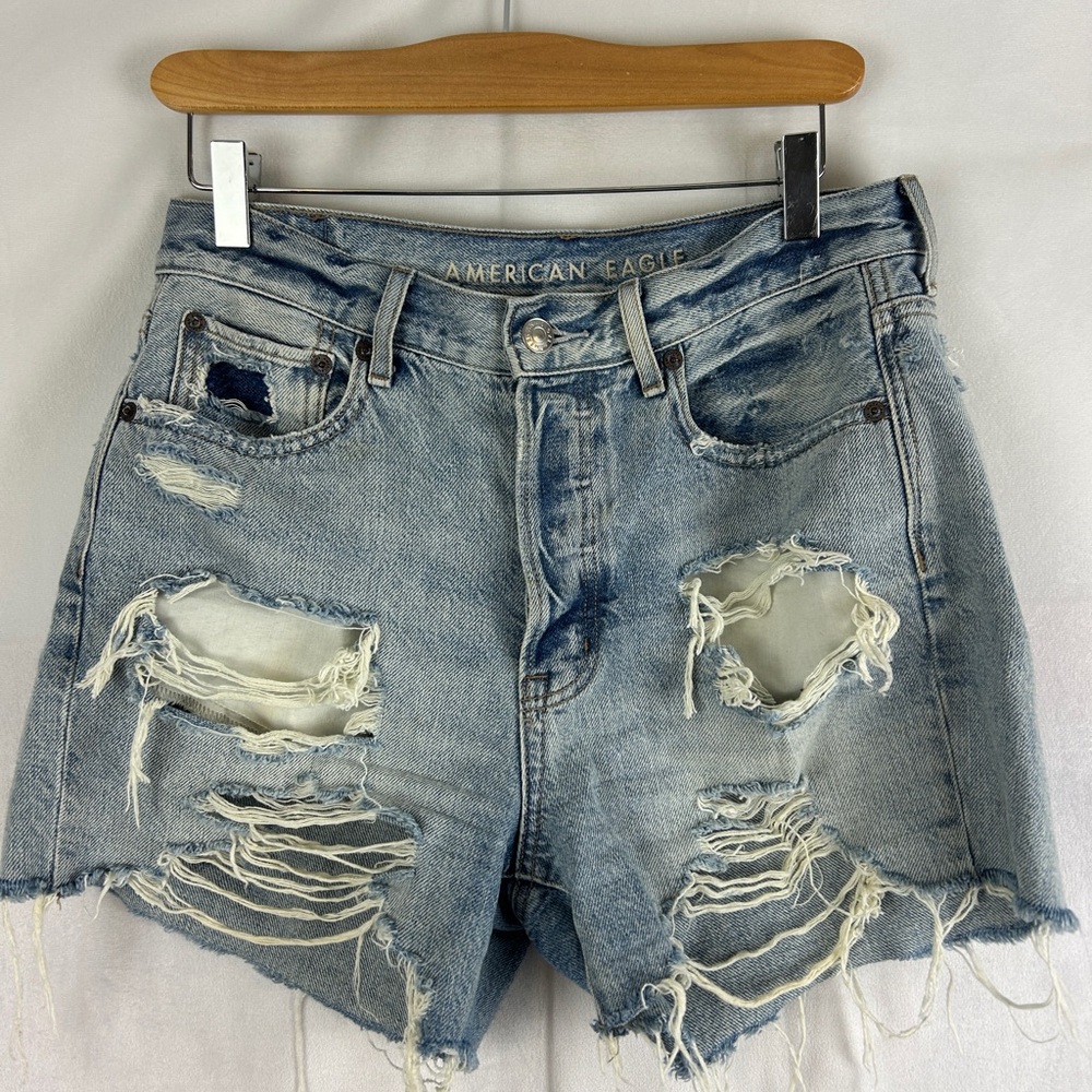 AMERICAN EAGLE 90s Boyfriend Shorts Distressed Denim Size 4 High Rise Relaxed
